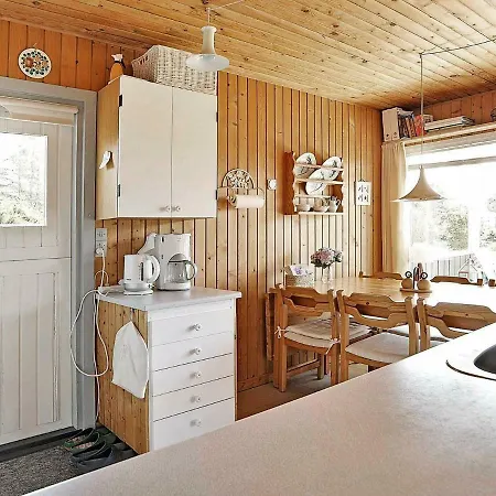 Three-bedroom Holiday In 43 * Hals
