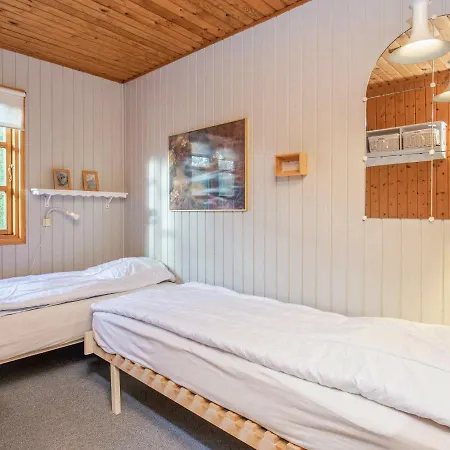 Three-bedroom Holiday In 43 *
