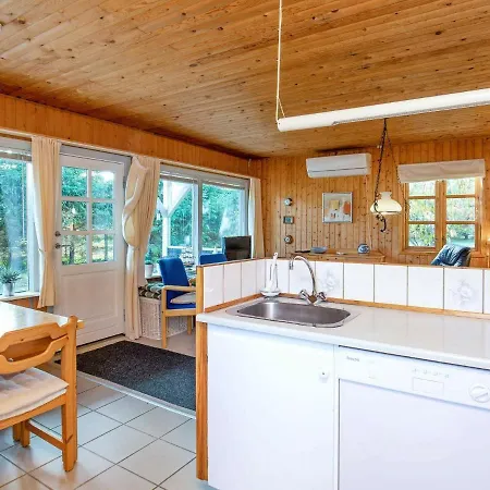 Three-bedroom Holiday In 43 *